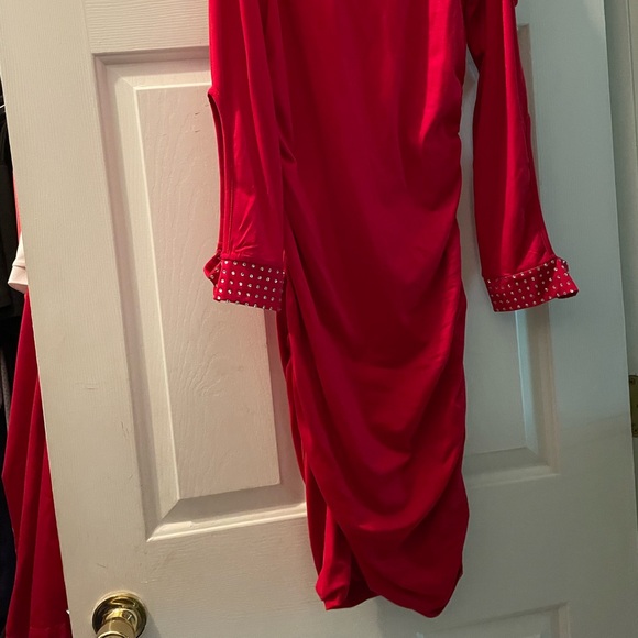 Cold-Shoulder Bodycon Dress With Wide Strap, Diamond Decoration, Ruffle Neckline - Picture 10 of 10